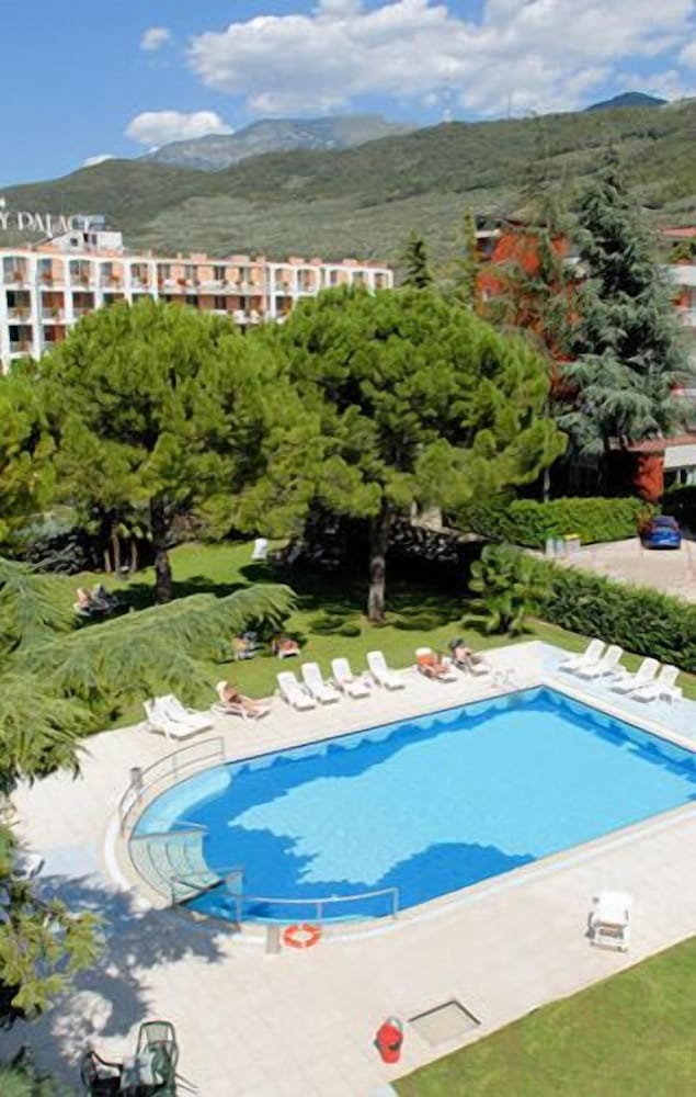 Albergo Gardesana 67/71