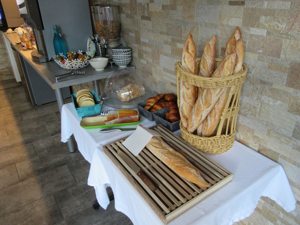 Sorti P Tit Dej Hotel Saintes 29/50