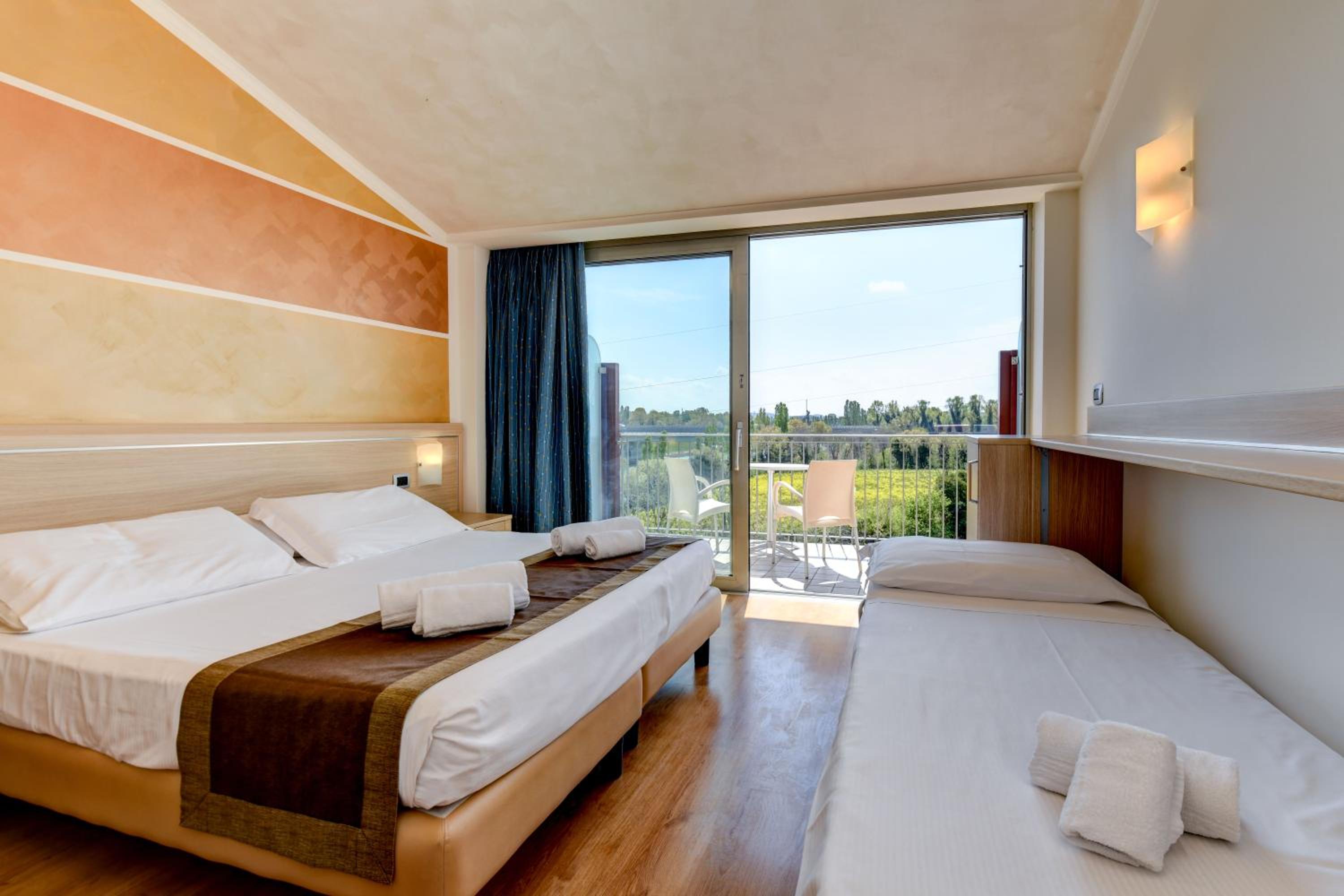 Room, Triple, Balcony