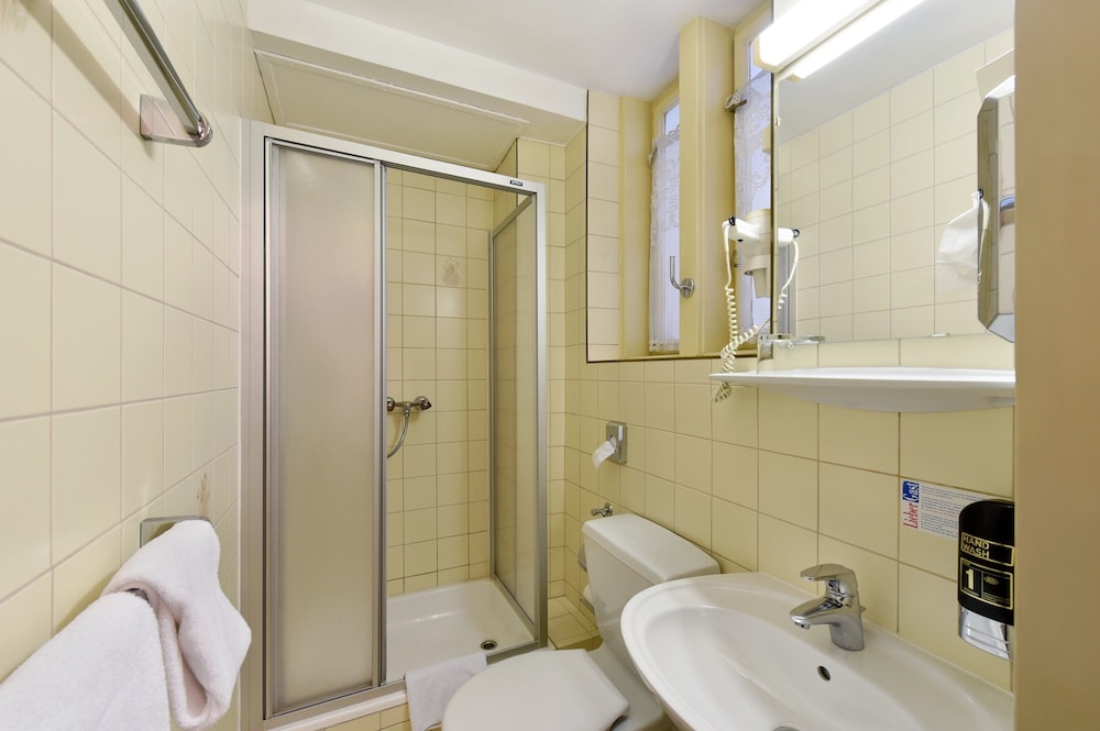 Hotel Pension Baronesse 40/45