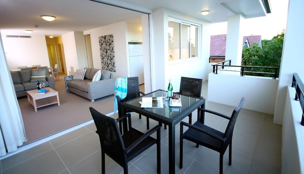 DOMAIN SERVICED APARTMENTS 41/52