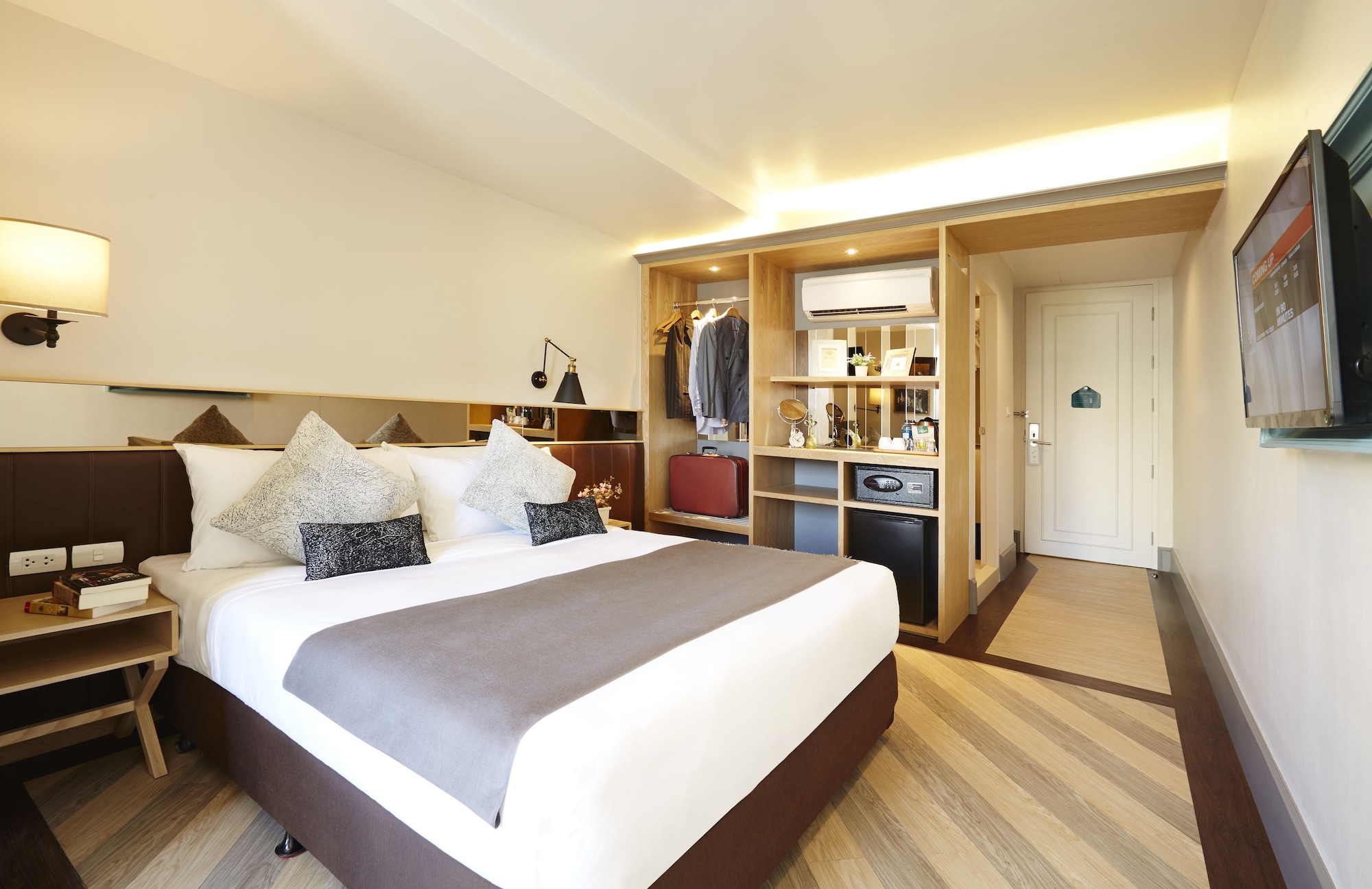 Explorer, Superior, Queen Bed، Vince Hotel Bangkok Pratunam 3/8