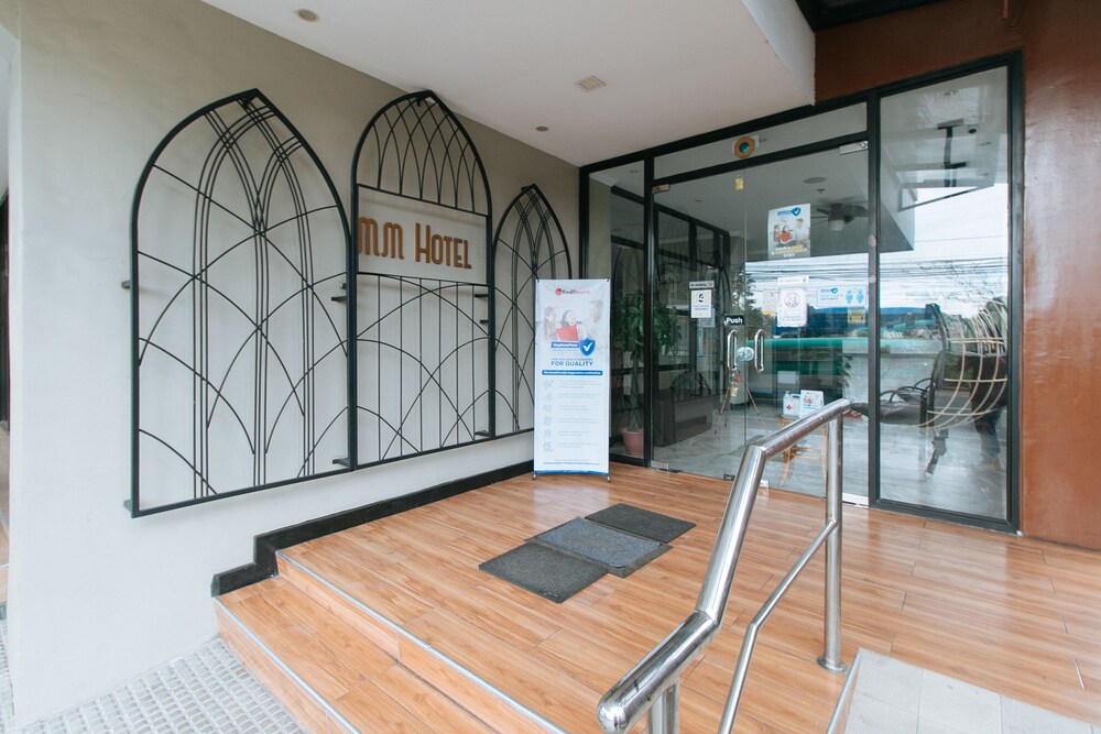 RedDoorz Plus at MM Hotel Las Pinas 15/22