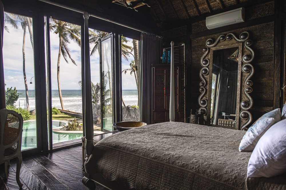 2 BEDROOMS, ROMANTIC, VILLA, BEACH FRONT, OCEAN VIEW