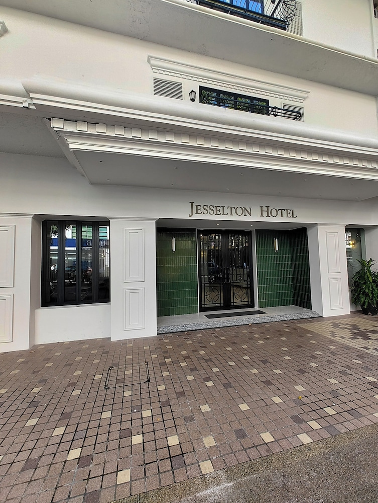 The Jesselton Hotel 4/50