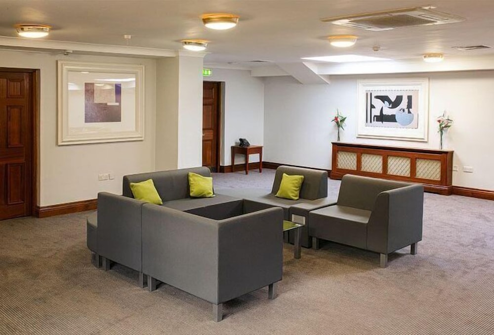 Ashdown Park Hotel 28/34