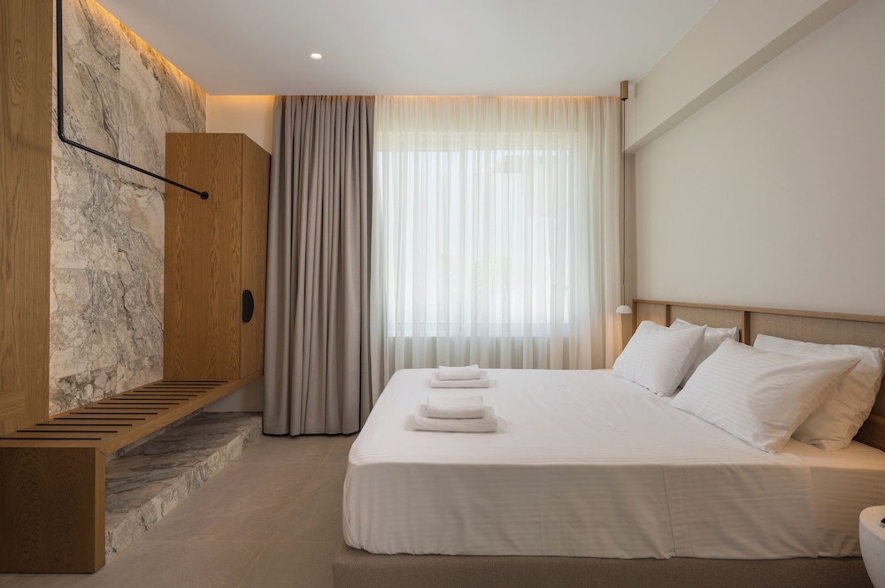 2 BEDROOMS, SUNRISE, SUITE, PRIVATE POOL