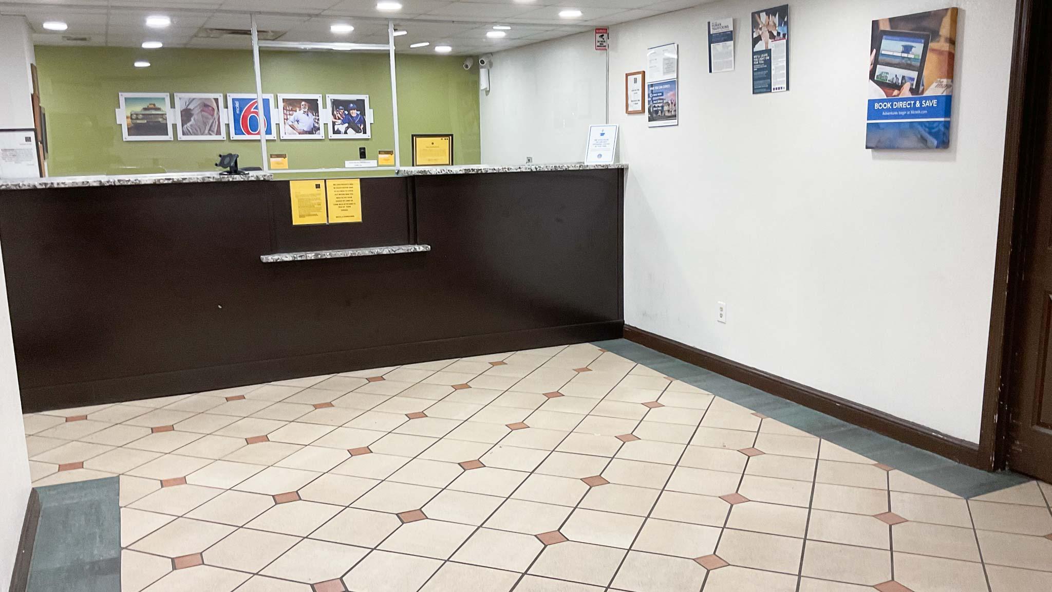 Studio 6 Extended Stay - Columbus, GA -Downtown
