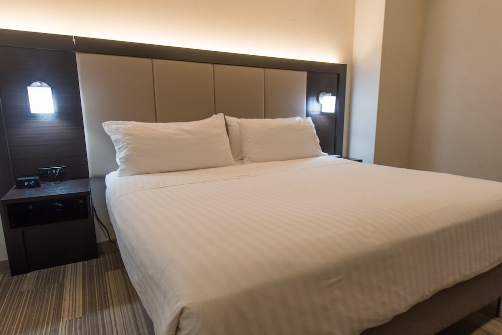 Holiday Inn Express & Suites North East (Erie I-90 Exit 41) 26/60