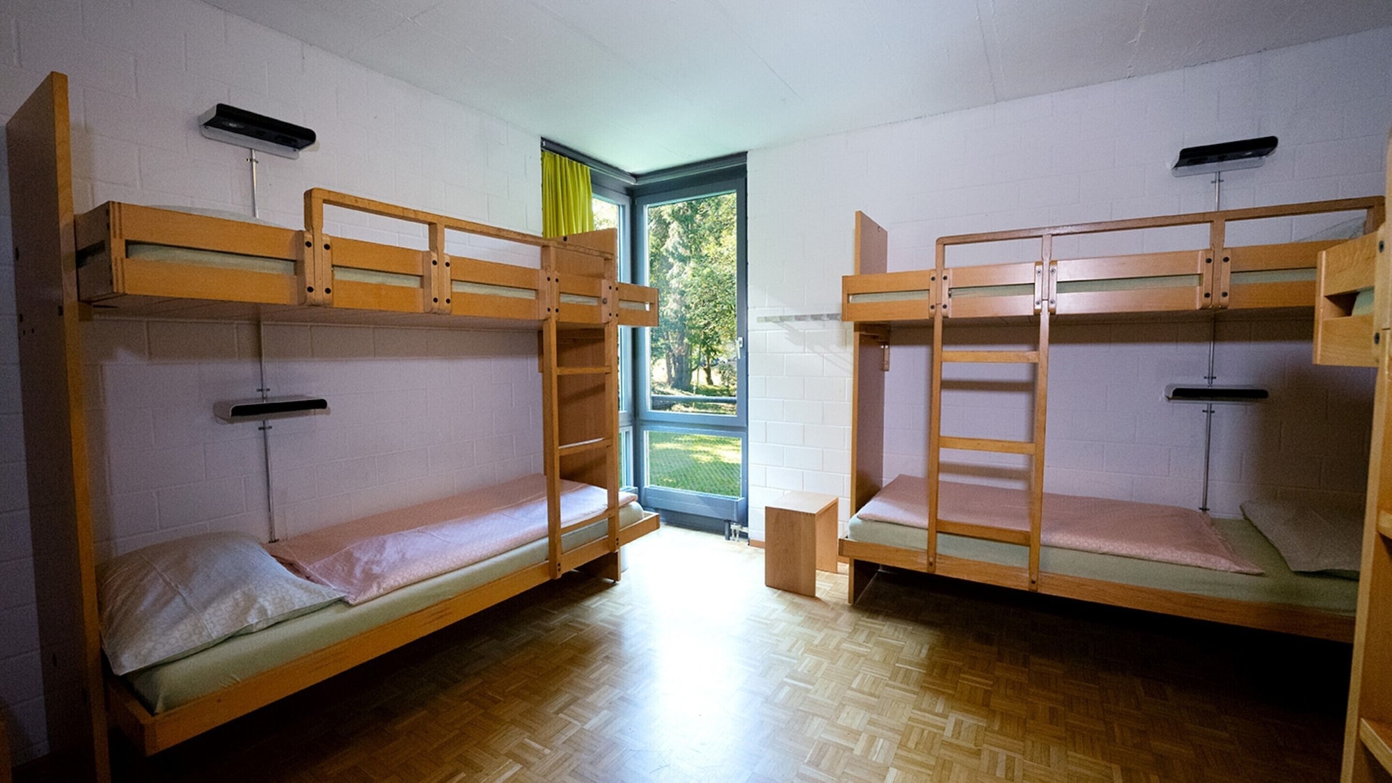 STANDARD, SEXTUPLE, SHARED BATHROOM