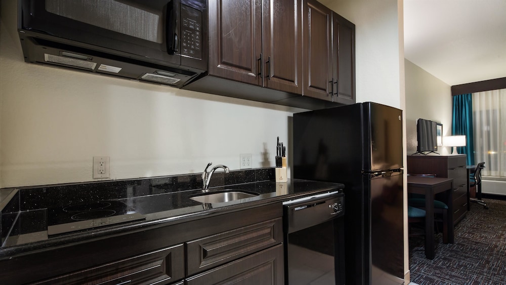 Best Western Plus Executive Residency Elk City 5/34