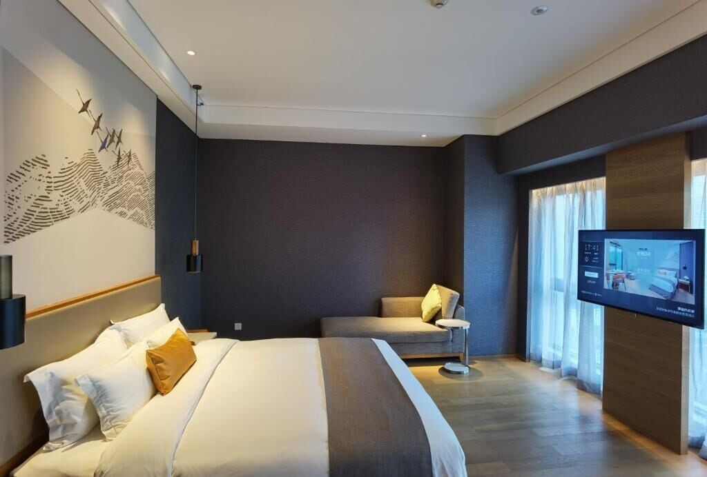 DELUXE, DOUBLE BED
