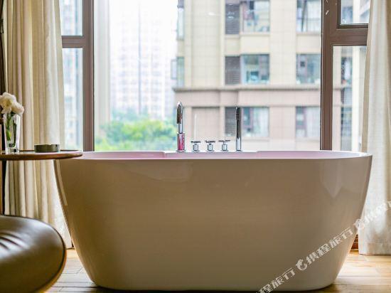 James Joyce Coffetel (Chengdu East Railway Station Lvdi 468) 8/22