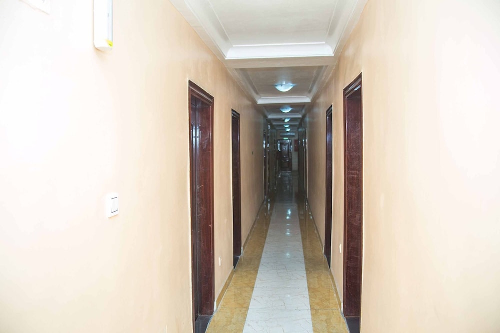 Royal Crest Hotel & Suites 23/50
