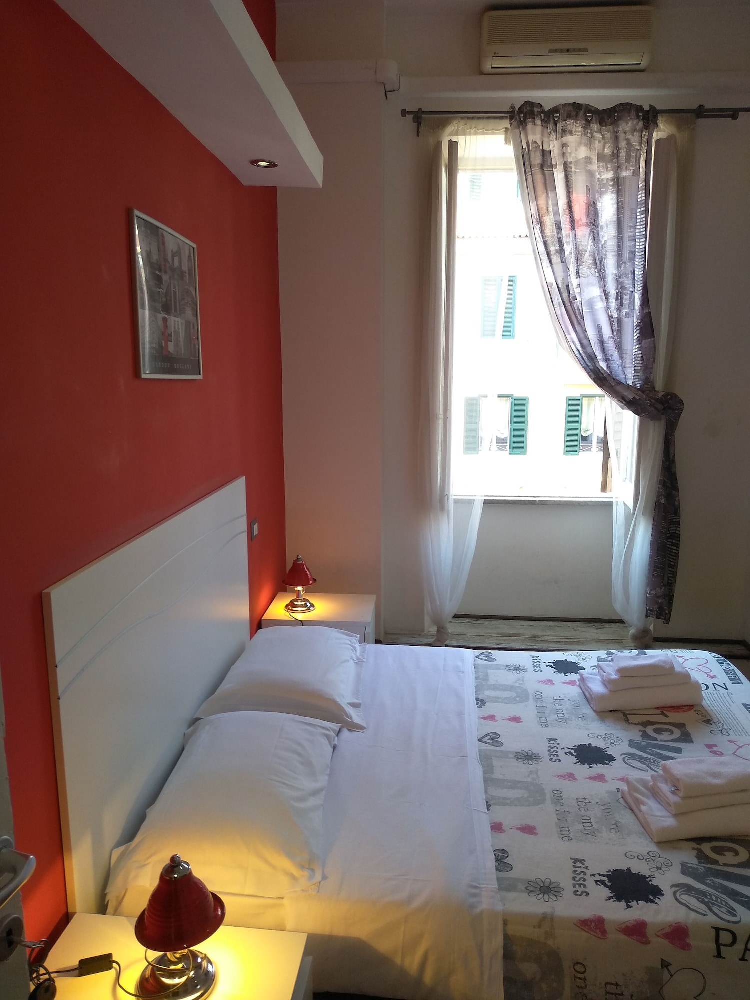 غرفة بسرير كوين، Deluxe Rooms 2/4