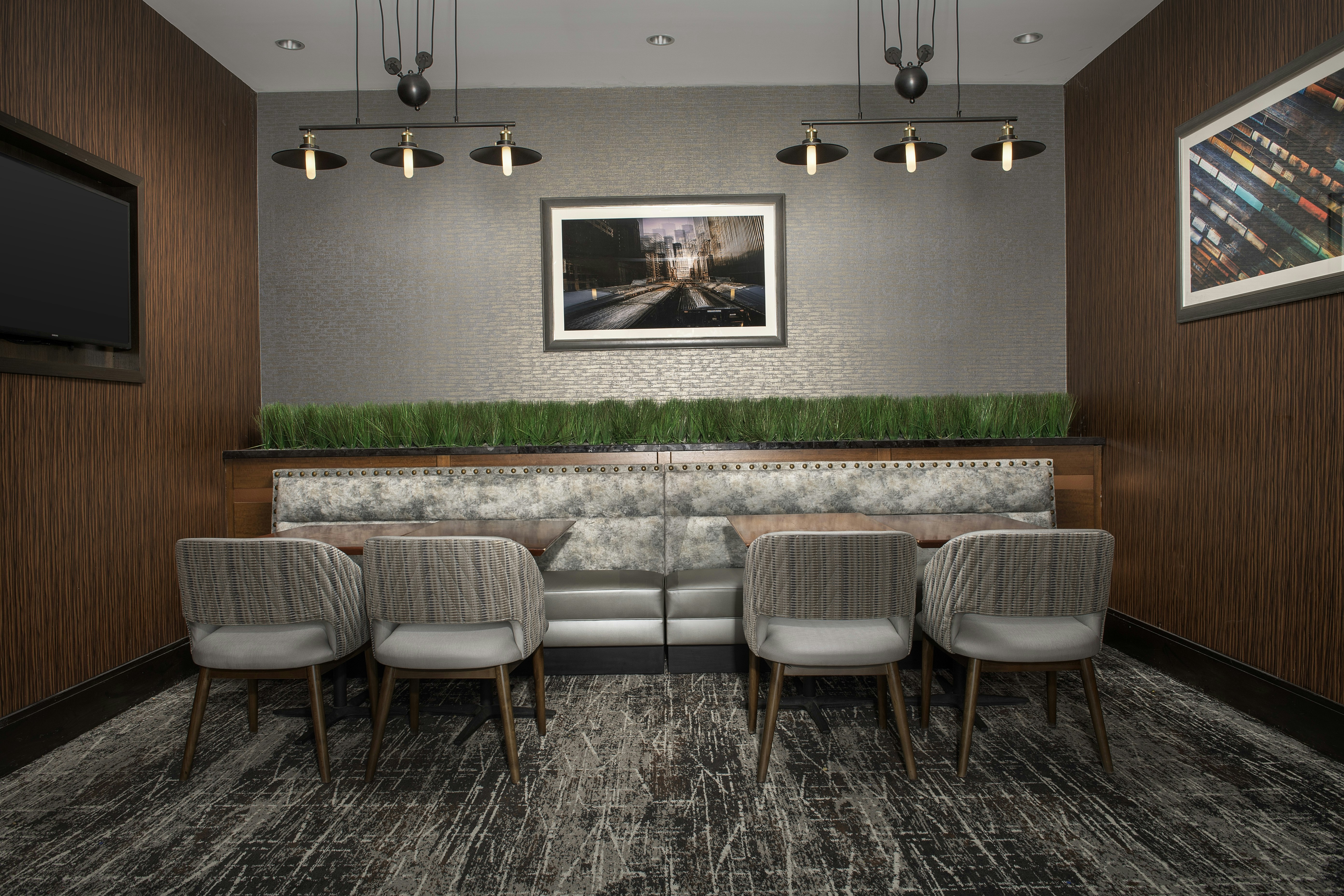 Embassy Suites Springfield 55/62
