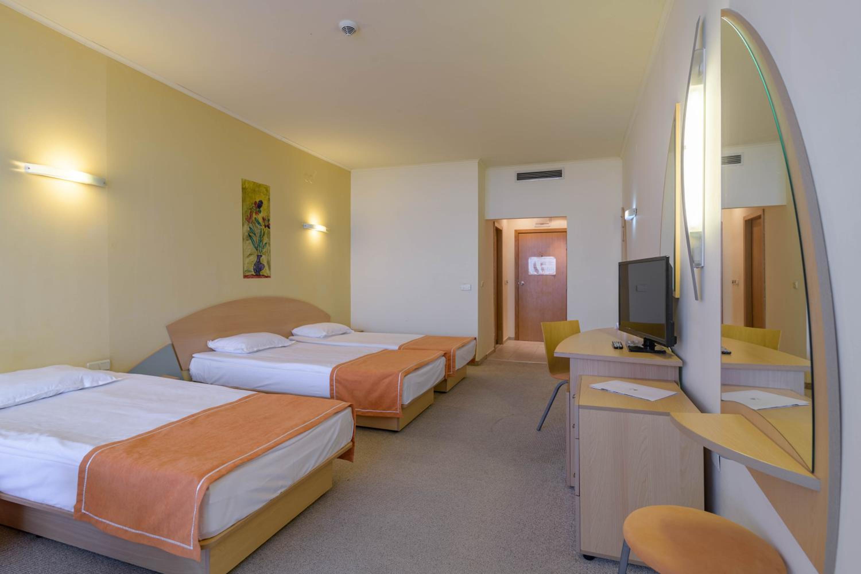 غرفة قياسية ثلاثية، Atlas Hotel 2/6
