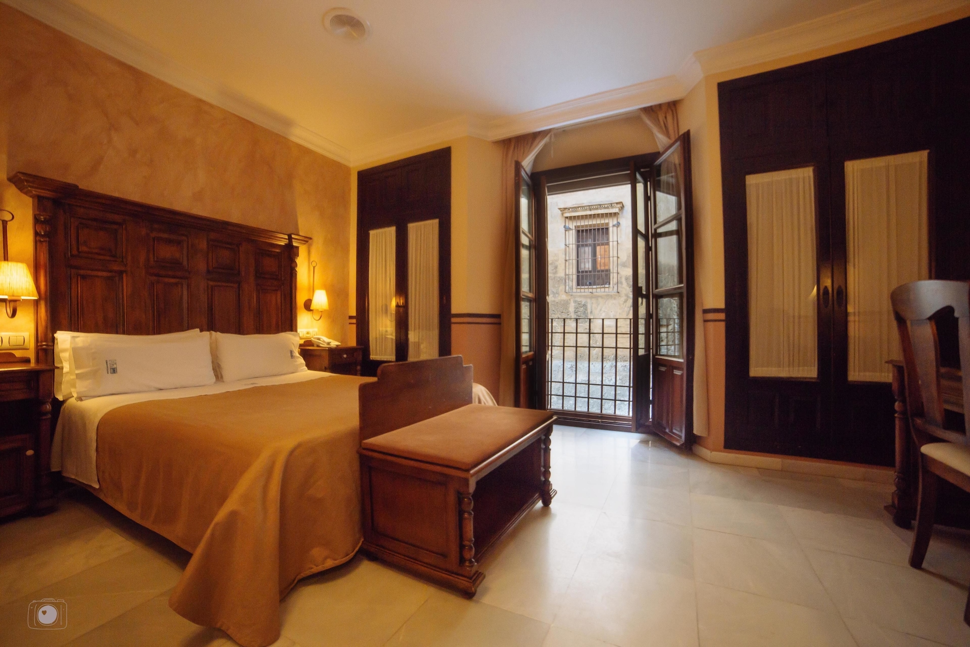 ROOM, SINGLE, DOUBLE BED