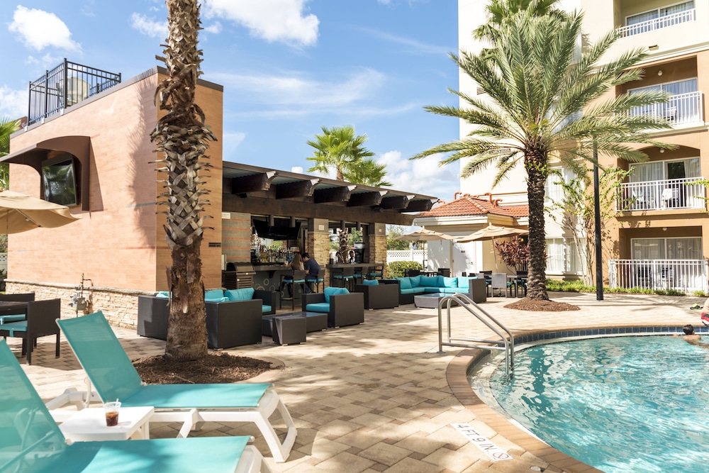 The Point Hotel & Suites 7/75