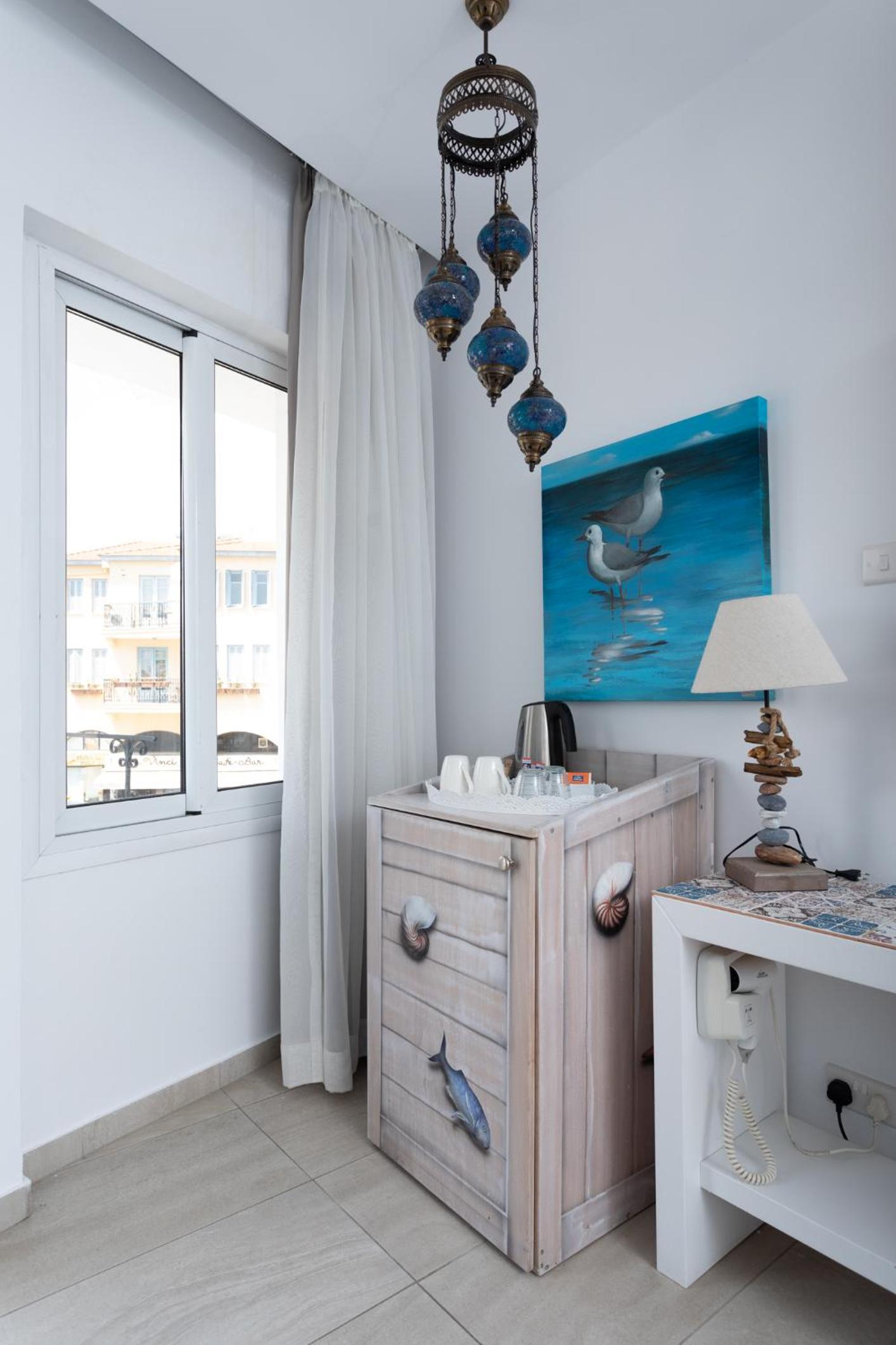 EXECUTIVE, CITY VIEW, BALCONY