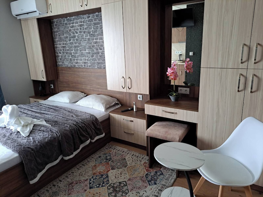 DELUXE, DOUBLE BED, CITY VIEW