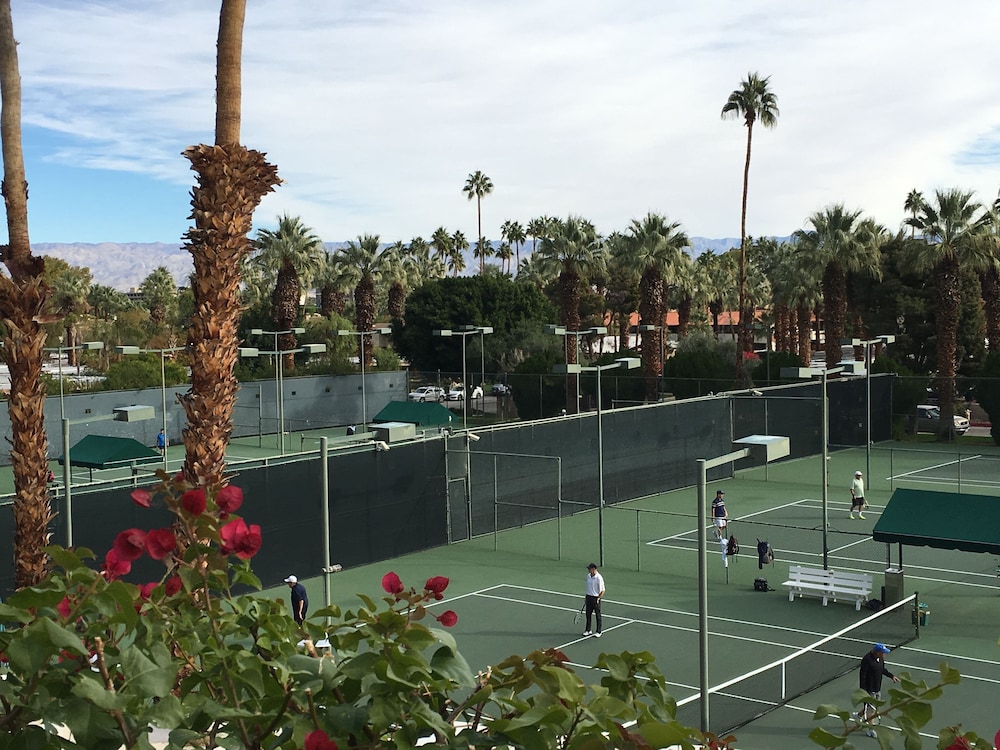 Getaways At Palm Springs Tennis Club 35/50