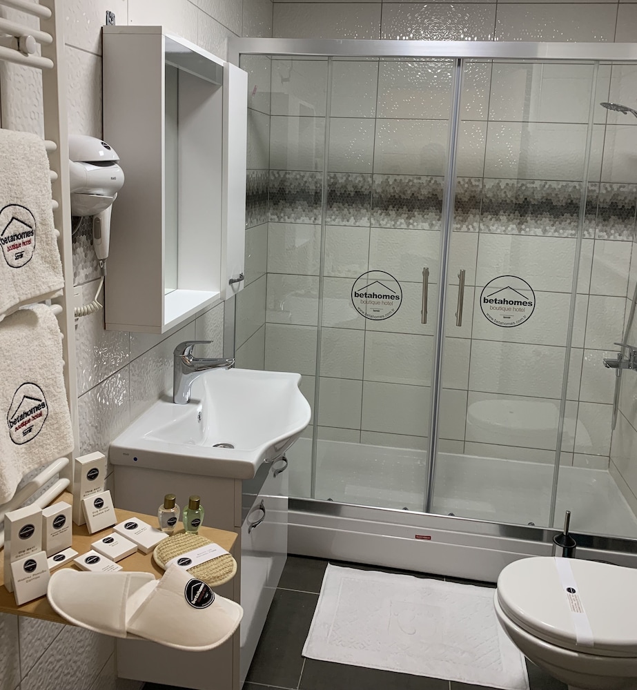 Beta Homes Boutique Hotel 33/36