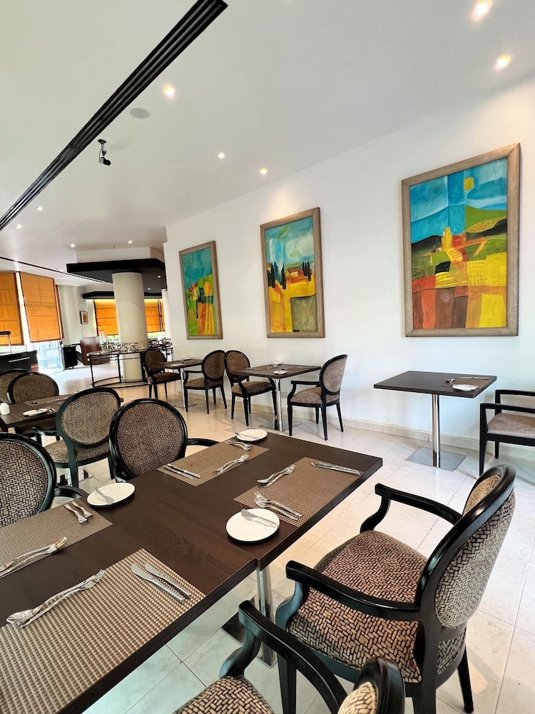 City Seasons Suites Dubai 48/60