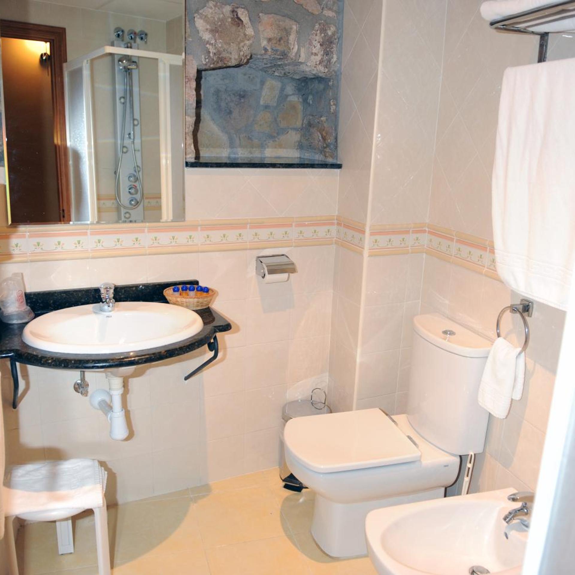 Room, Triple
