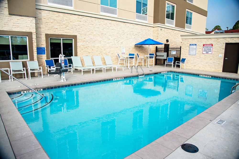 Holiday Inn Suites Savannah Airport Pooler 3/74