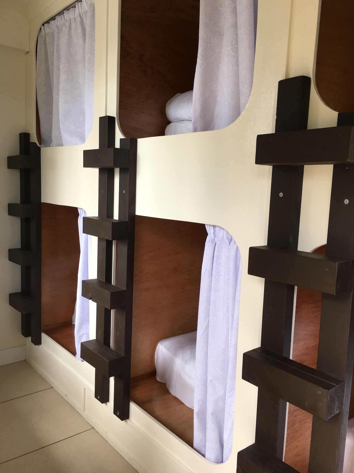 Capsule, Mixed Dorm، Bamboo Backpackers 2/3