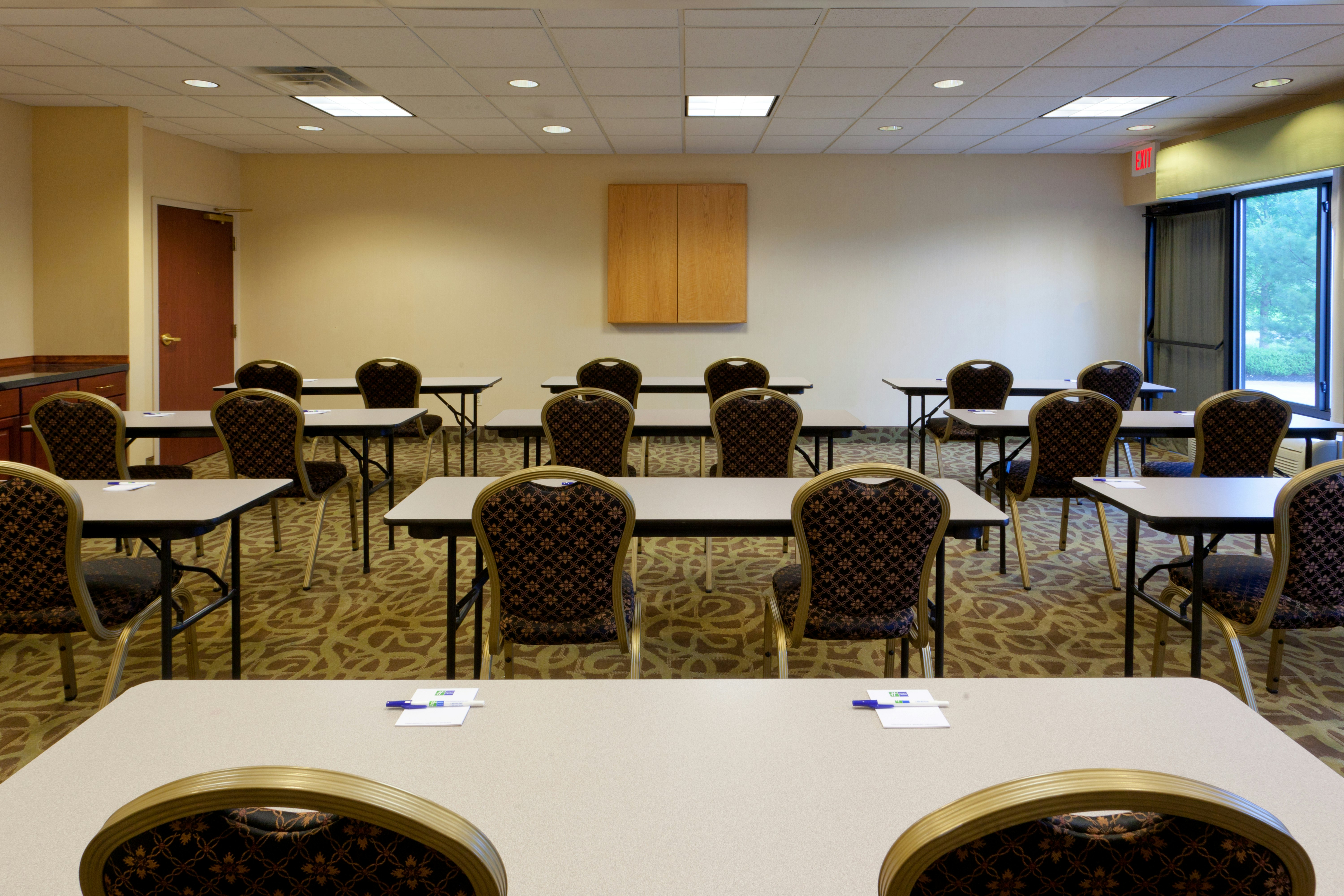 Holiday Inn Express & Suites North East 47/53