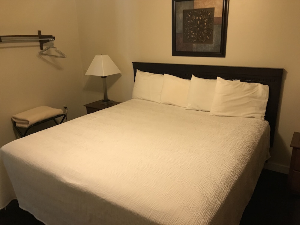 Carriage House Country Club 5/50