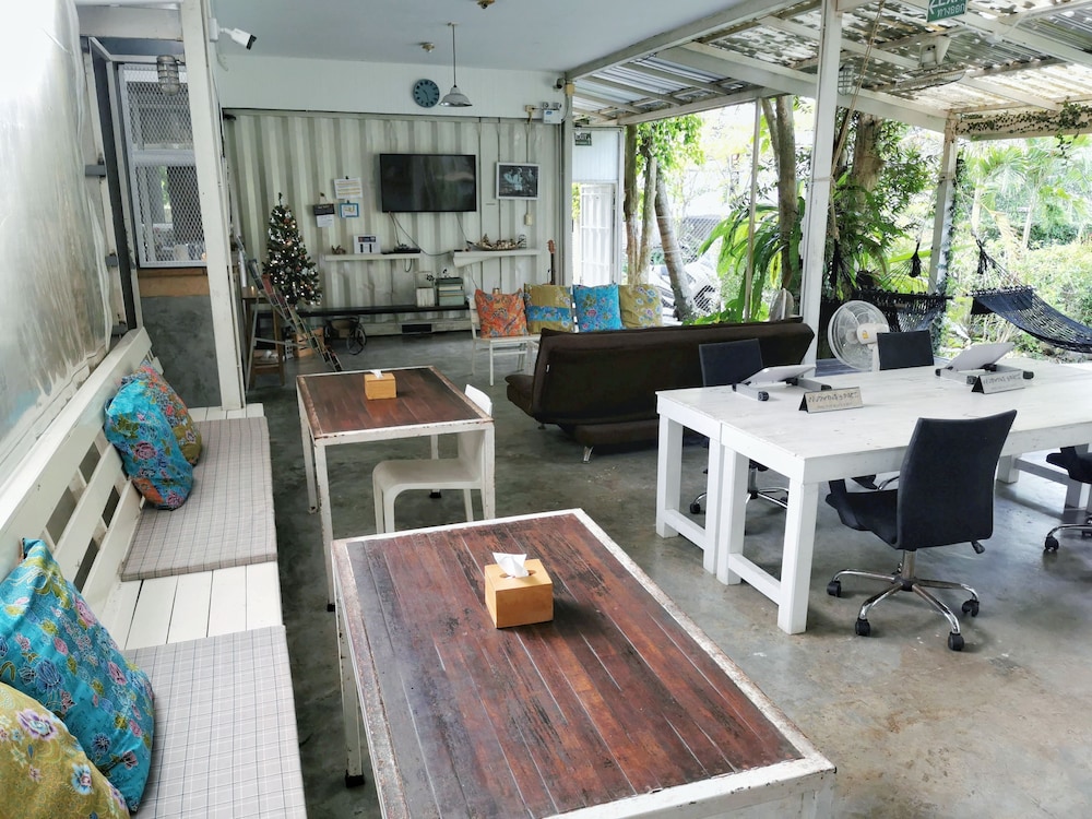 Glur Hostel 50/65