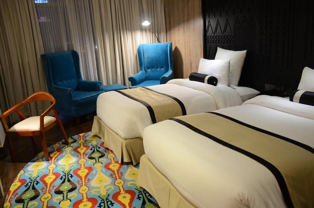 HOTEL dGATES 24/57