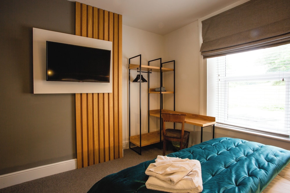 Classic, House, Queen Bed