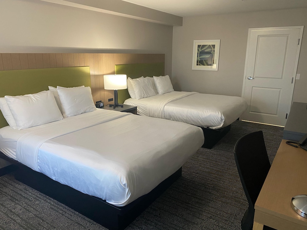 غرفة بسريرين كوين، Country Inn & Suites by Radisson, Vallejo Napa Valley, CA 4/9