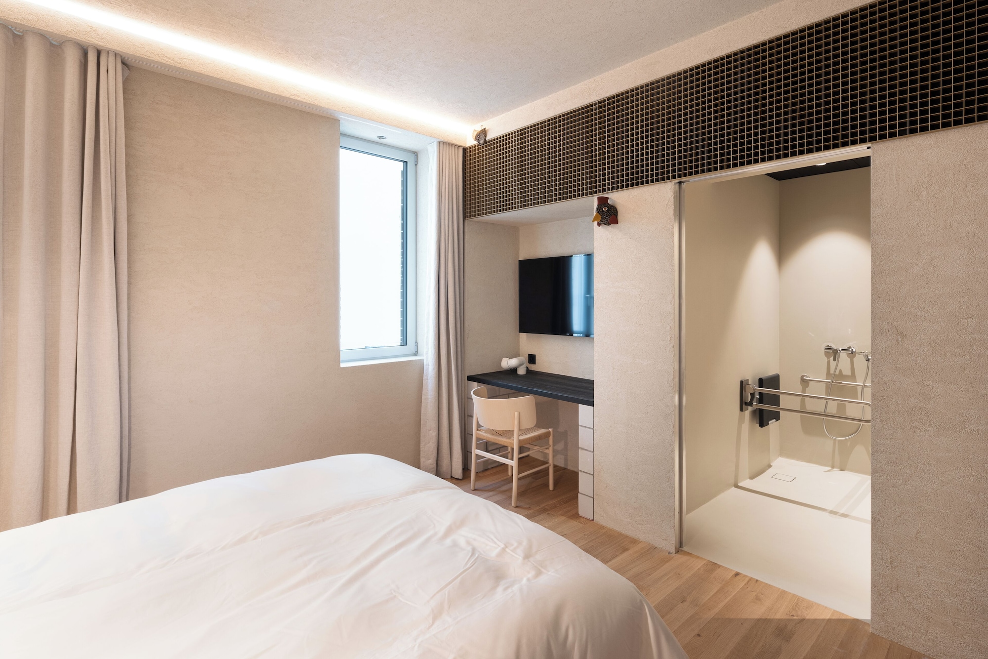 COMFORT, DOUBLE BED, CITY VIEW