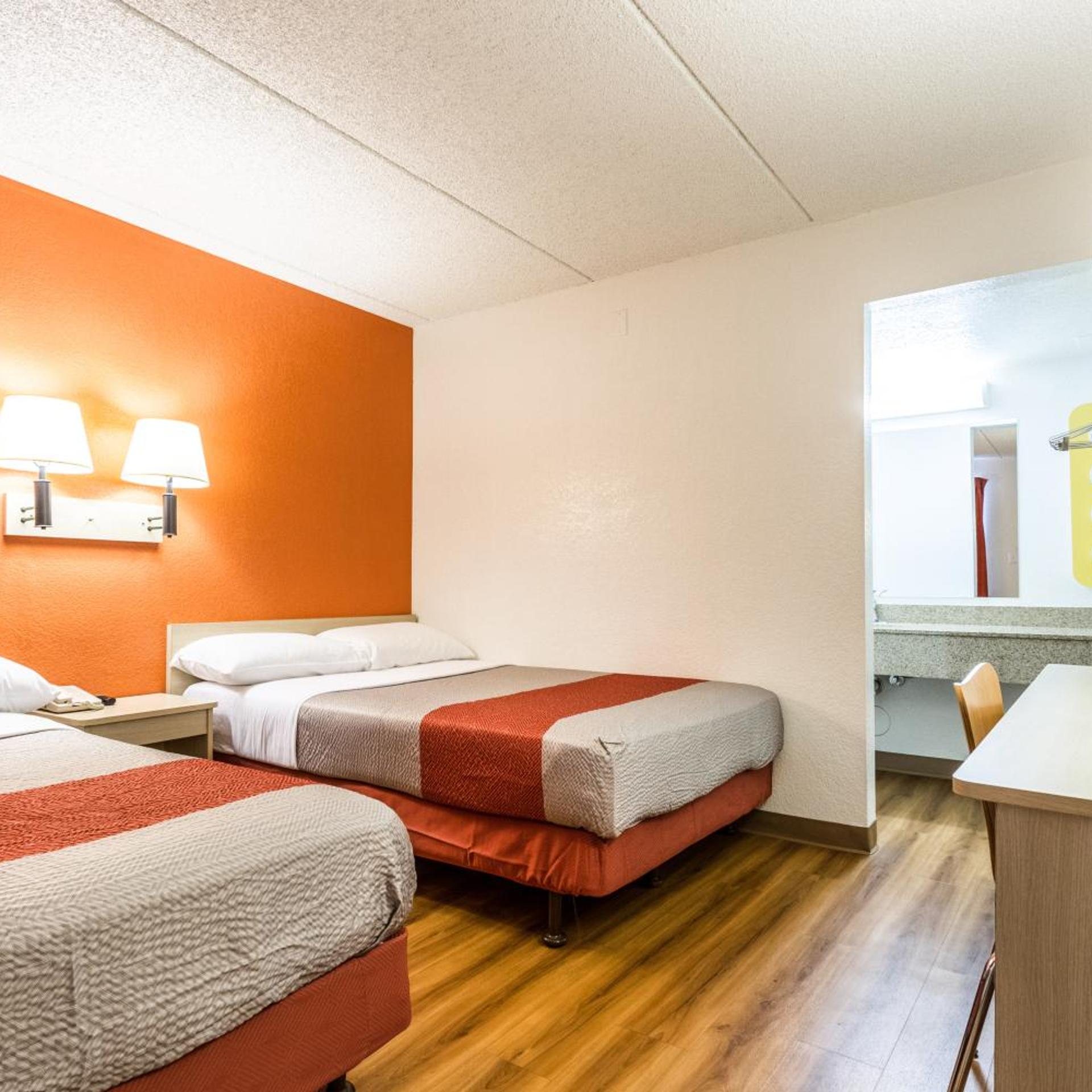 Deluxe, Quadruple, Motel6 Tempe, AZ – Phoenix Airport – Priest Dr 3/7