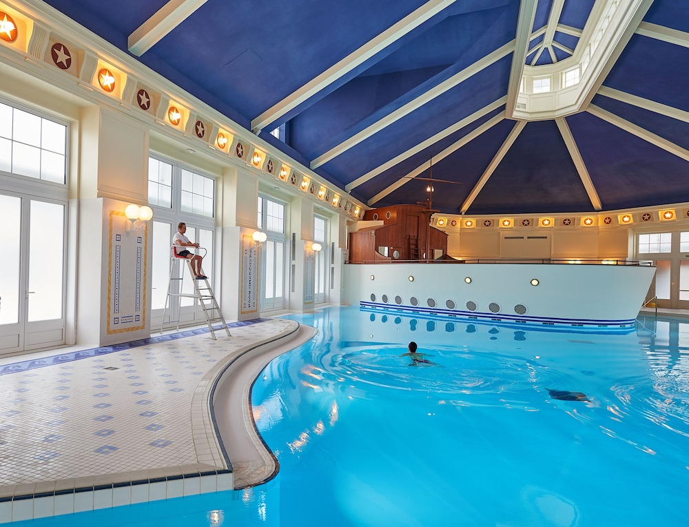 swimming pool spa