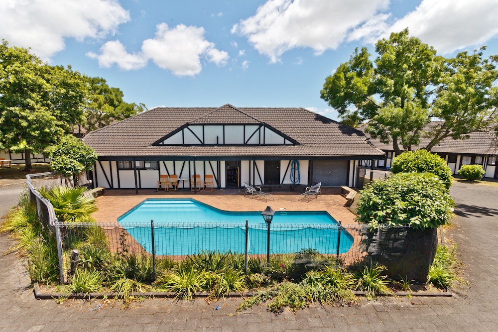 Oakwood Manor 57/62