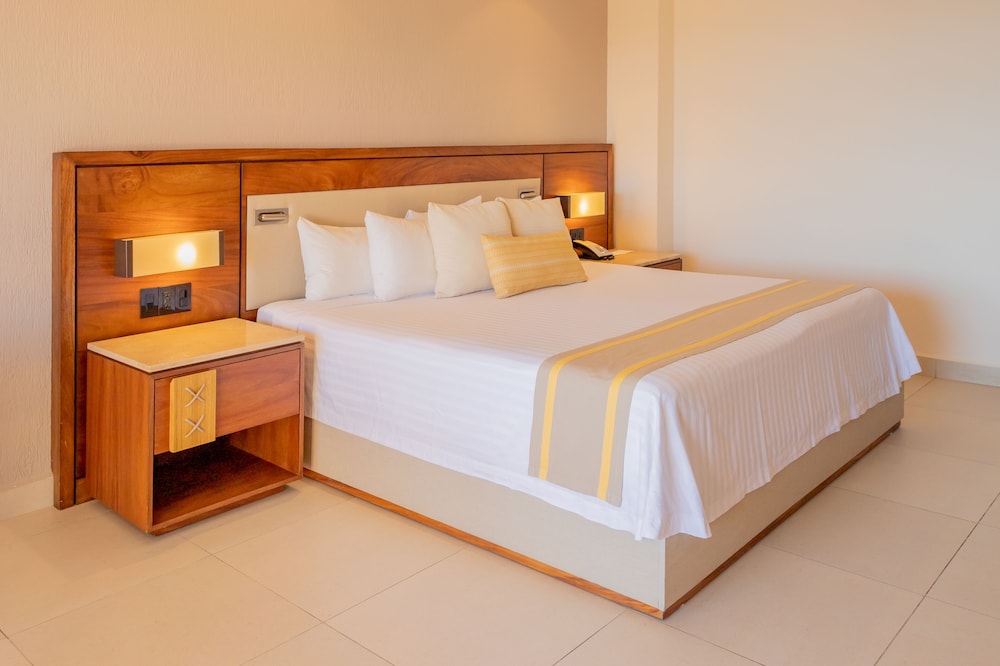 DELUXE, OCEAN VIEW, BALCONY
