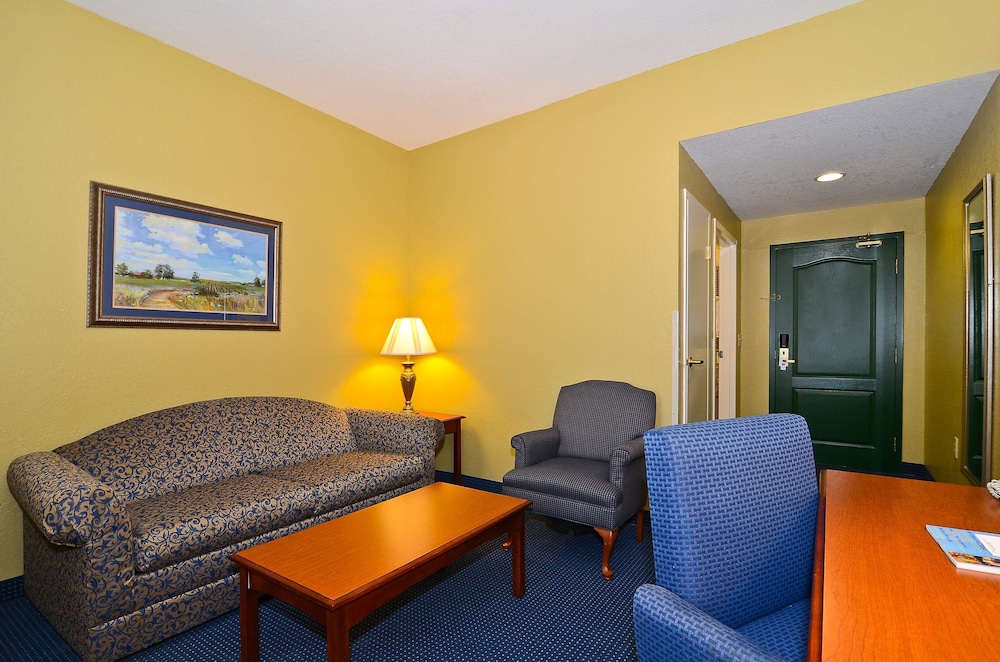 Executive Inn & Suites 25/39