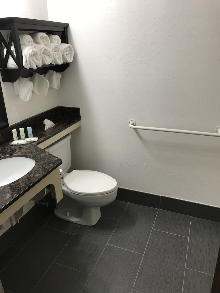 Quality Inn Cromwell - Middletown 17/37