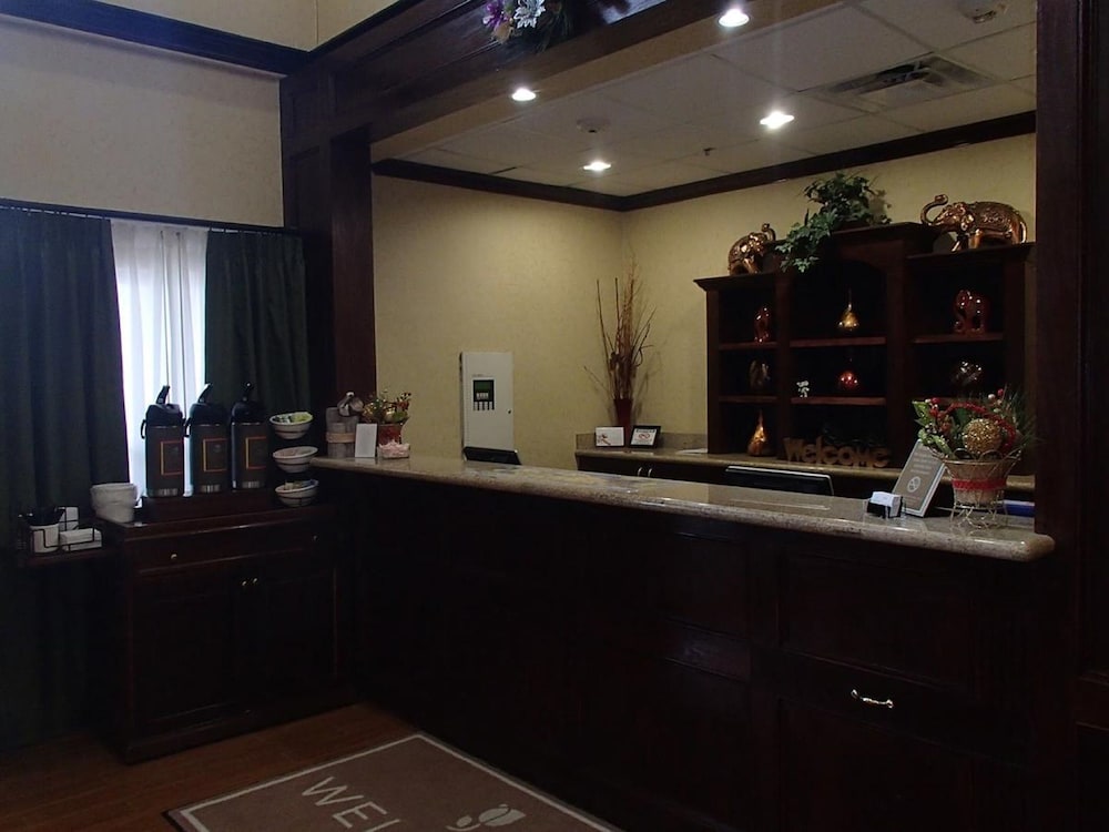 Comfort Inn & Suites Galveston Central Island near Pier 9/28