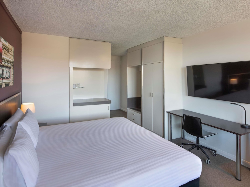 DELUXE, QUEEN BED, BALCONY