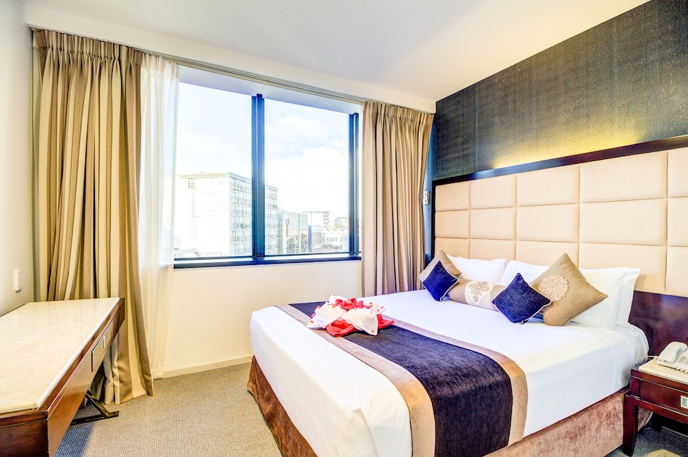 1 BEDROOM, SUITE