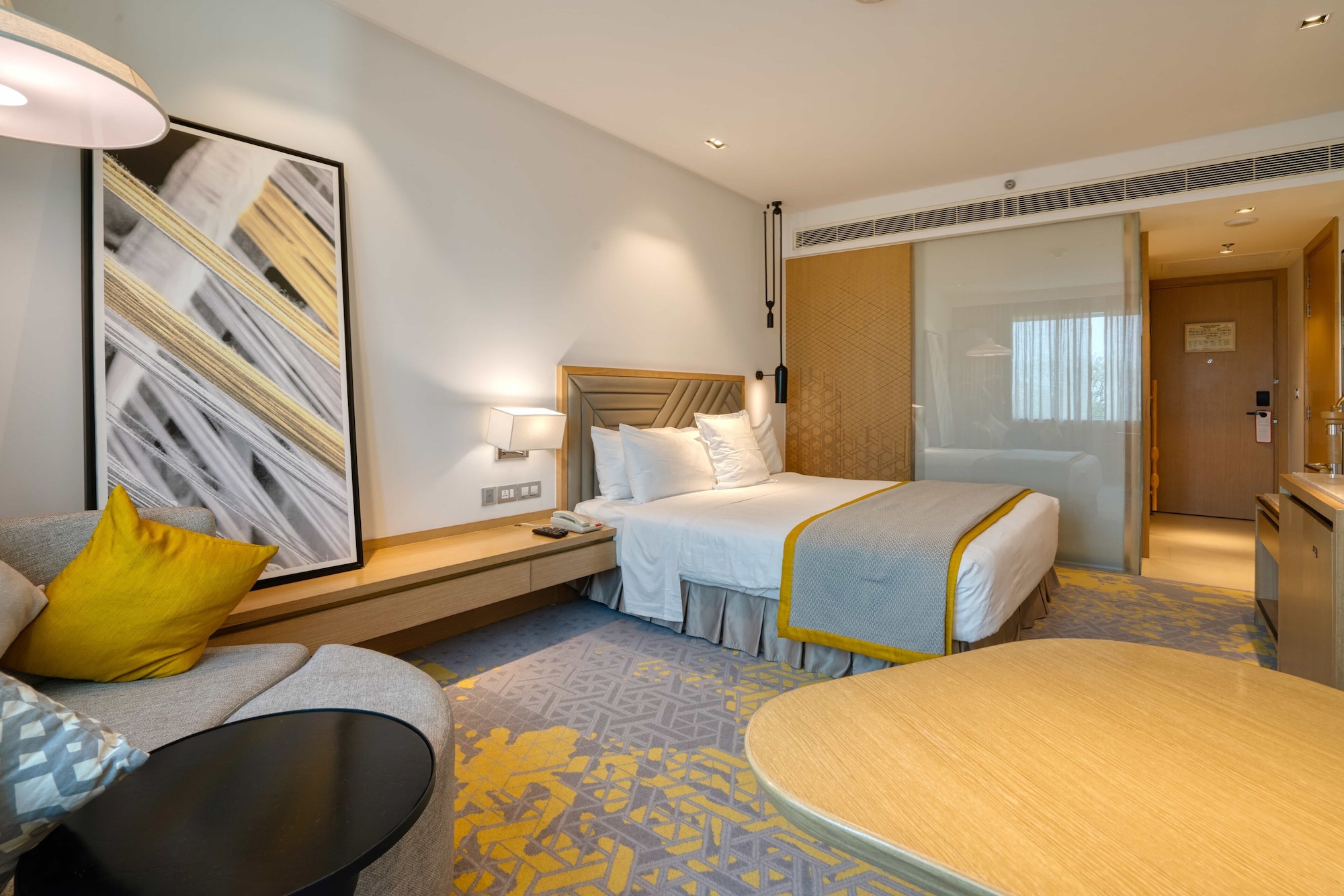 SUPERIOR, QUEEN BED