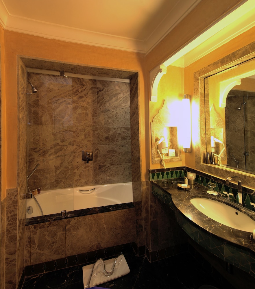 AMBASSADOR, SUITE