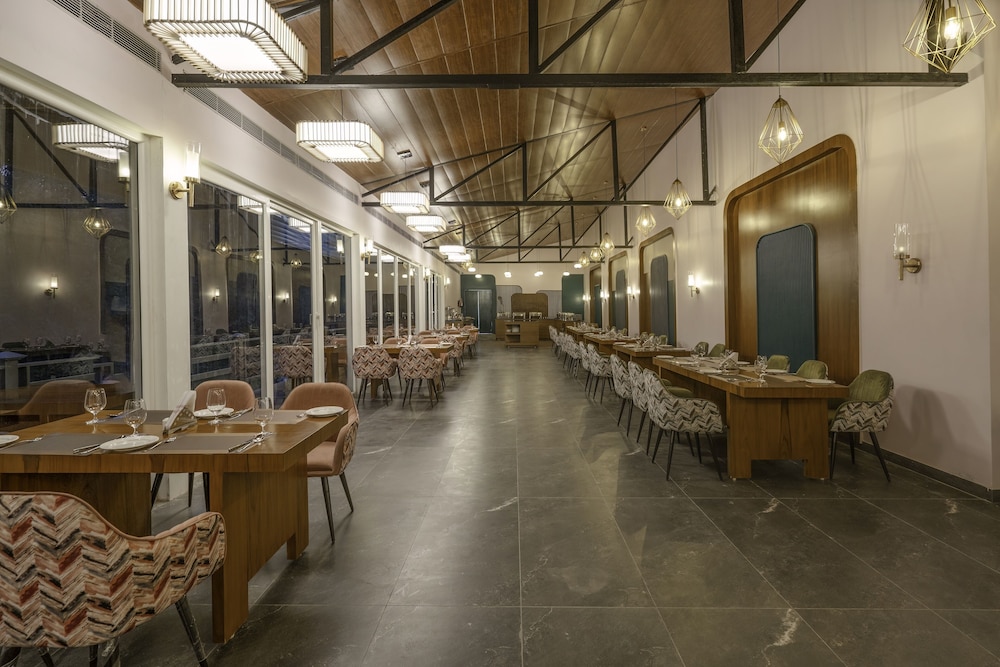 Excel Hotels & Resorts Corbett 24/49